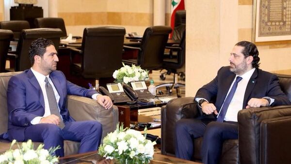وزير الدولة اللبناني لشؤون اللاجئين صالح الغريب مع رئيس الحكومة اللبنانية سعد الحريري - سبوتنيك عربي