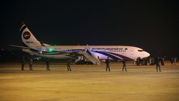 الطائرة البنغالية بعد فشل محاولة اختطافها وهي في رحلتها إلى دبي - سبوتنيك عربي