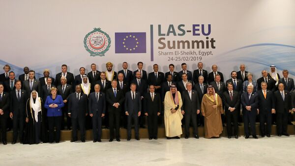 صورة جماعية للزعماء المشاركين في القمة العربية الأوروبية - شرم الشيخ/ مصر - سبوتنيك عربي