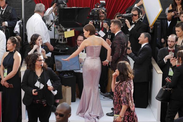 الممثلة الأمريكية إميليا كلارك أثناء مراسم الحفل الـ 91 لتوزيع جوائز أوسكار السينمائية في هوليوود، لوس أنجلوس، كاليفورنيا، الولايات المتحدة 24 فبراير/ شباط 2019 - سبوتنيك عربي