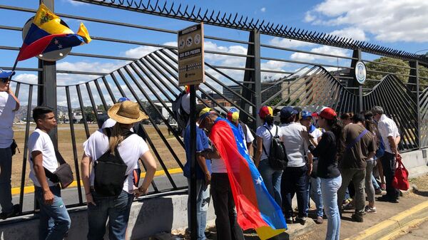 مظاهرات المعارضة الفنزويلية في كاراكاس، فنزويلا فبراير/ شباط 2019 - سبوتنيك عربي