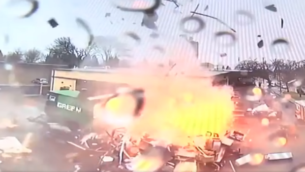 شاهد لحظة انفجار مقهى متنقل وتطايره في الهواء - سبوتنيك عربي