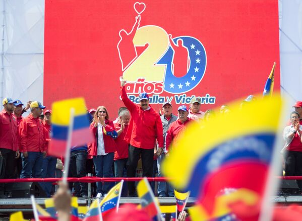 الرئيس الفنزويلي نيكولاس مادورو يلقي خطابا أمام أنصاره في كاراكاس، فنزويلا فبراير/ شباط 2019 - سبوتنيك عربي