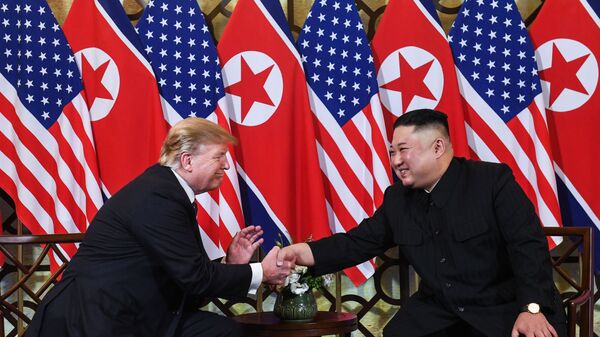 لقاء الرئيس الأمريكية دونالد ترامب وزعيم كوريا الشمالية كيم جونغ أون في العاصمة الفيتنامية هانوي، 27 فبراير/شباط 2019 - سبوتنيك عربي