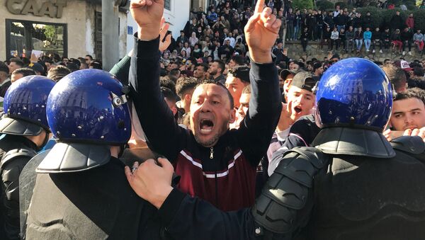 مظاهرات في الجزائر ضد ترشح عبد العزيز بوتفليقة - سبوتنيك عربي