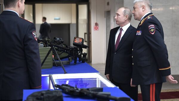 رئيس الدولة الروسية فلاديمير بوتين يحضر اجتماع أركان وزارة الداخلية - سبوتنيك عربي