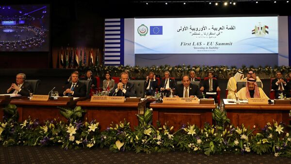 الرئيس المصري عبد الفتاح السيسي يتحدث خلال قمة الدول العربية والاتحاد الأوروبي في شرم الشيخ - سبوتنيك عربي