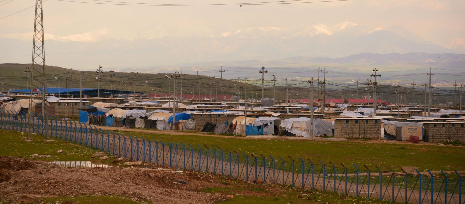 اللاجئون السوريون والعراقيون في مخيم للاجئين/ النازحين بالقرب من السليمانية، كردستان العراق - سبوتنيك عربي, 1920, 19.04.2021