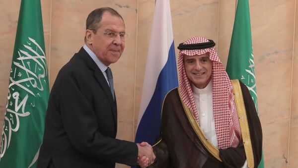 وزير الدولة للشؤون الخارجية السعودية عادل الجبير يستقبل وزير الخارجية الروسي الروسي سيرغي لافروف - سبوتنيك عربي