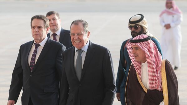 وزير الدولة للشؤون الخارجية السعودية عادل الجبير يستقبل وزير الخارجية الروسي الروسي سيرغي لافروف - سبوتنيك عربي