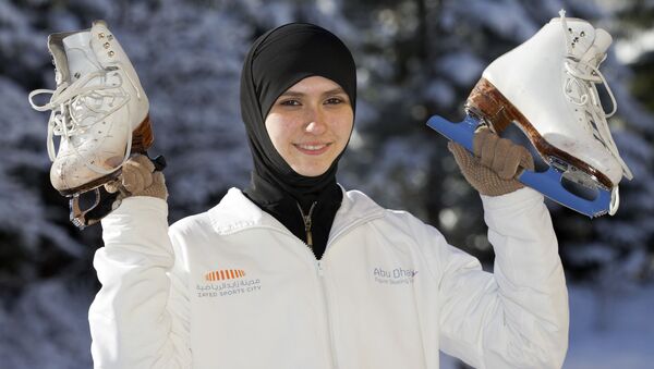 المتزحلقة الإماراتية على الجليد زهرة لاري، بطولة كاس أوروبا للتزحلق على الجليد في إيطاليا 2012 - سبوتنيك عربي