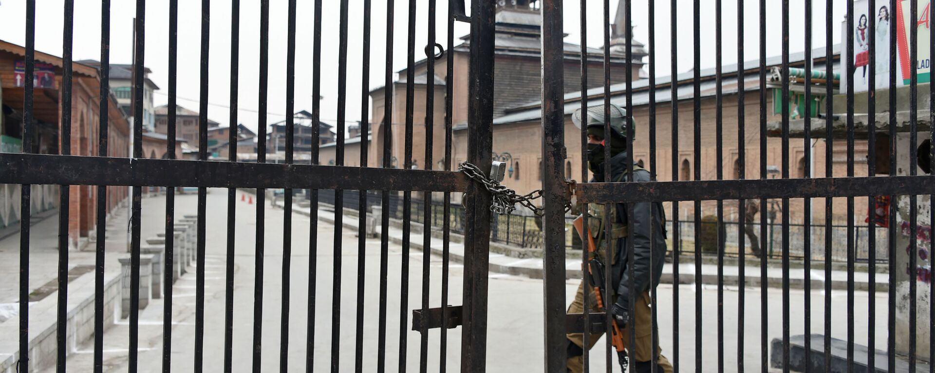 تصاعد التوتر بين الهند و باكستان - جندي هندي بالقرب من مسجد جاميا في سريناغار، كشمير، 1 مارس/ آذار 2019 - سبوتنيك عربي, 1920, 16.04.2022
