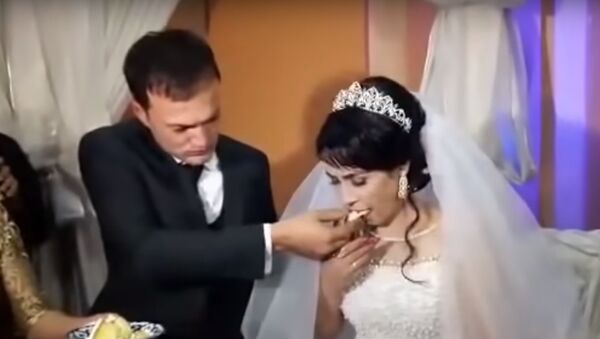 عريس يصفع عروسه في ليلة الزفاف - سبوتنيك عربي