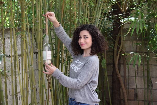 مريم عاصي، الفنانة اللبنانية تحول العبوات الزجاجية إلى تحف فنية مريم عاصي، الفنانة اللبنانية تحول العبوات الزجاجية إلى تحف فنية - سبوتنيك عربي