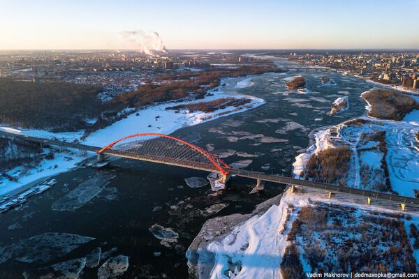 منظر لجسر بوغرينسكي يمر فوق نهر أوب بمدينة نوفوسيبيرسك - سبوتنيك عربي