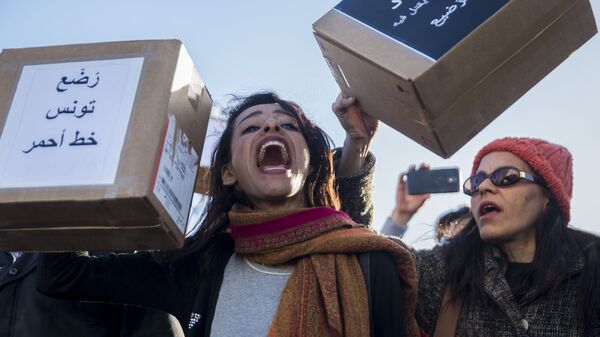 متظاهرات في تونس احتجاجا على وفاة أطفال رضع في مستشفى حكومي - سبوتنيك عربي