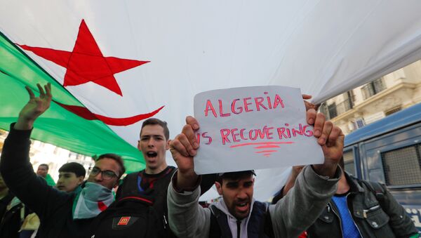 مظاهرة تطالب بتغيير سياسي فوري في الجزائر - سبوتنيك عربي