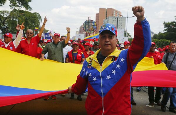 مسيرة لدعم الرئيس الشرعي نيكولاس مادورو لفنزويلا في كراكاس - سبوتنيك عربي