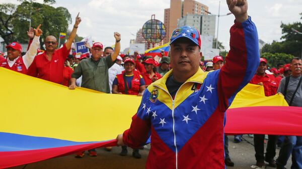 مسيرة لدعم الرئيس الشرعي نيكولاس مادورو لفنزويلا في كراكاس - سبوتنيك عربي