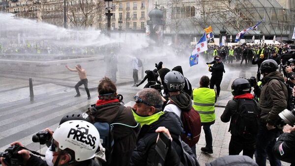 احتجاجات السترات الصفراء في باريس، فرنسا 17 مارس/ آذار 2019 - سبوتنيك عربي