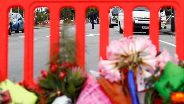 زهور بالقرب من المسجد الذي شهد الحادث الإرهابي في نيوزيلندا - سبوتنيك عربي