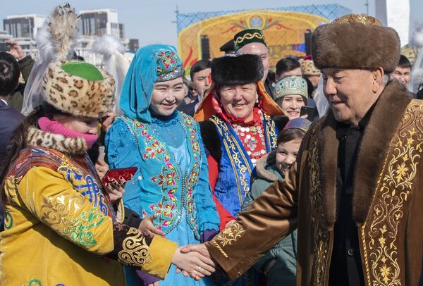 أول رئيس لكازاخستان نور سلطان نزارباييف خلال احتفالات البلاد بعيد النيروز (النوروز) في أستانا - سبوتنيك عربي