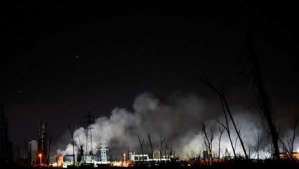 تصاعد الدخان من مصنع كيماويات في الصين  - سبوتنيك عربي