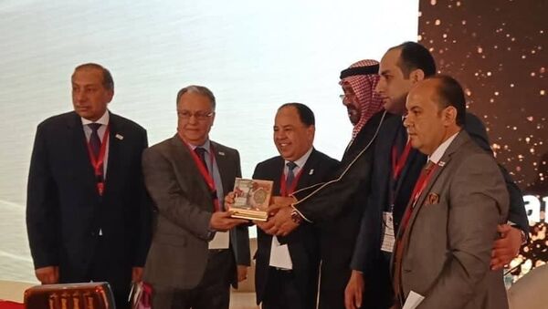 تكريم وزير المالية المصري محمد معيط في مؤتمر مصر الاقتصادي 2019 - سبوتنيك عربي