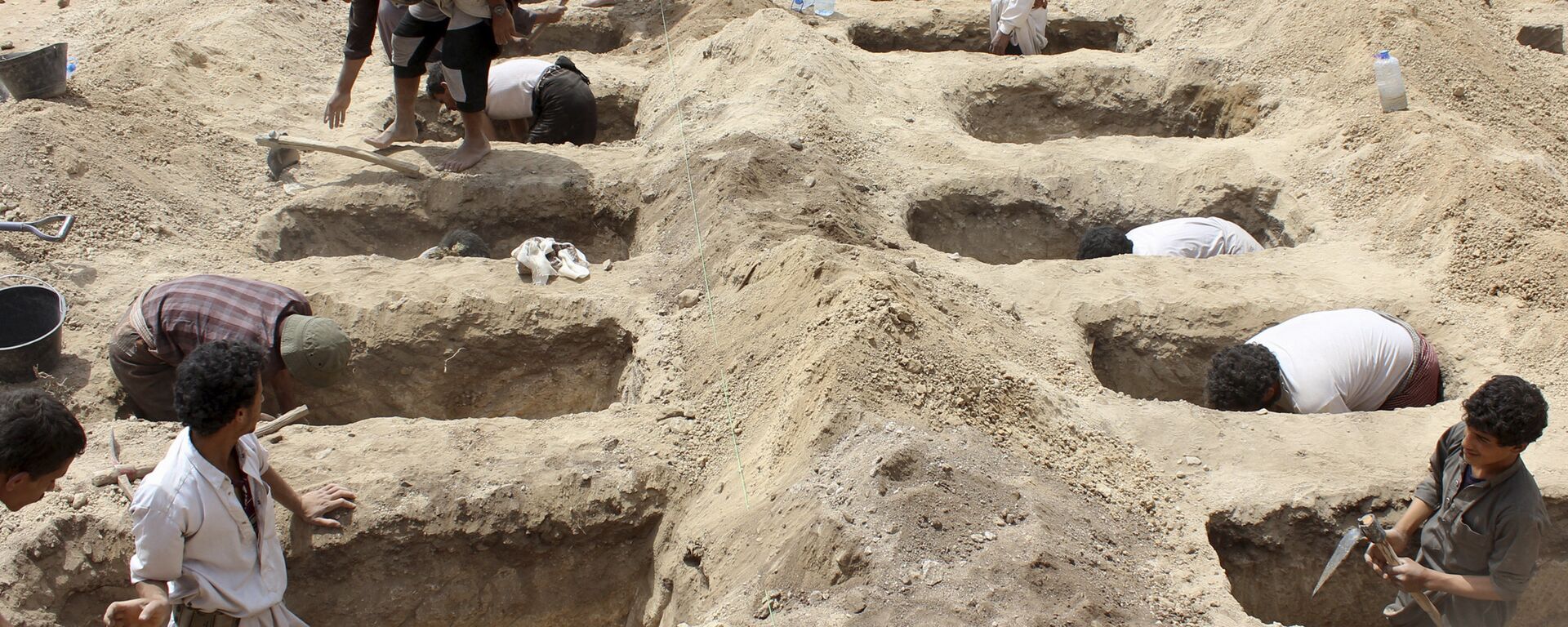 أطفال يحفرون المقابر في اليمن  - سبوتنيك عربي, 1920, 20.06.2022