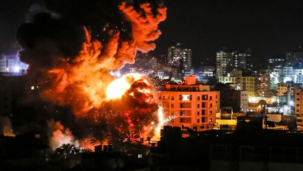 غزة، قطاع غزة، فلسطين - قصف الطيران الحربي الإسرائيلي لمواقع تابعة لحركة حماس،  25 مارس/ آذار 2019 - سبوتنيك عربي