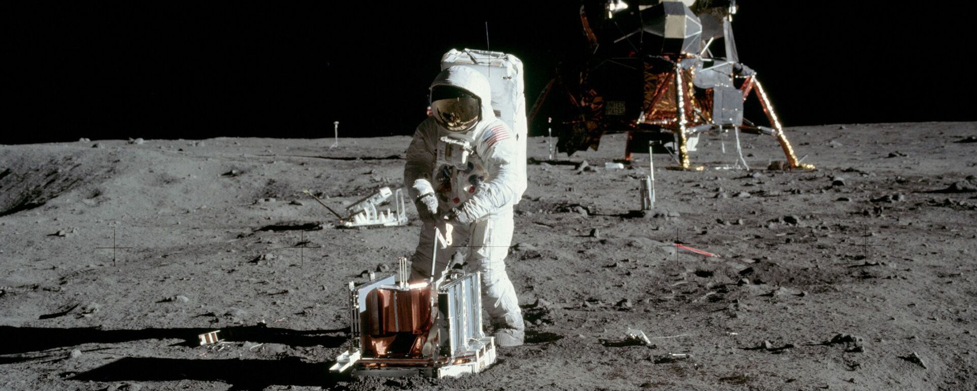 أمريكي على القمر - سبوتنيك عربي, 1920, 25.04.2023