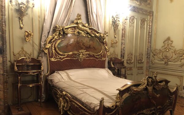 سرير في إحدى غرف النوم بقصر عابدين - سبوتنيك عربي