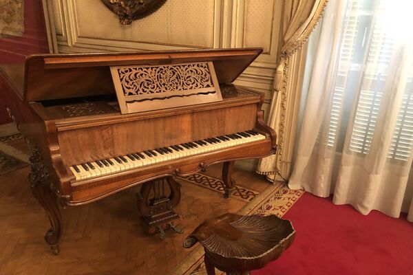 بيانو موجود في قصر عابدين بالقاهرة - سبوتنيك عربي