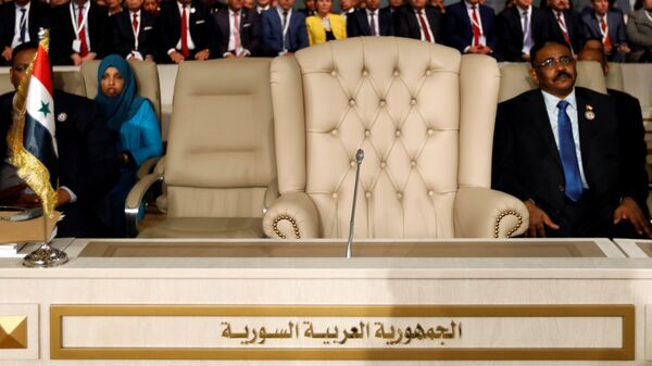 مقعد سوريا فارغا خلال القمة العربية الثلاثين في تونس  - سبوتنيك عربي