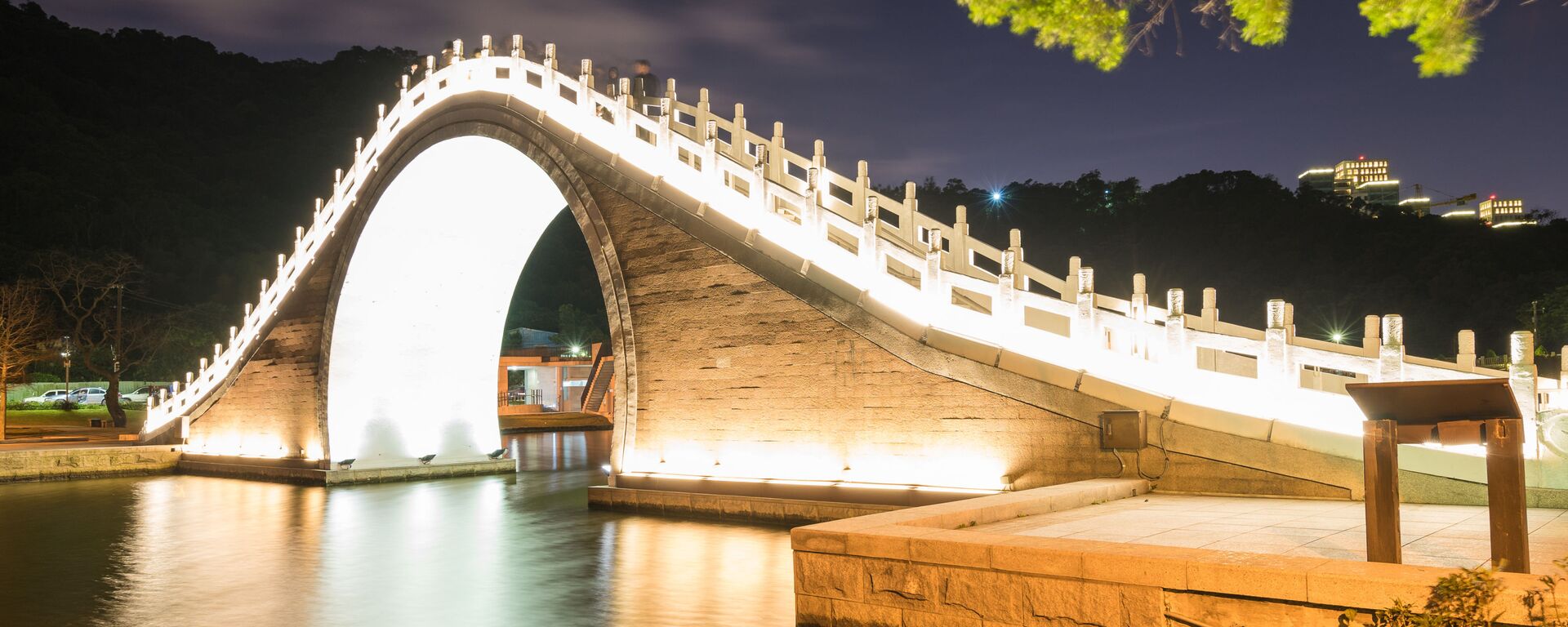 الجسر القمري في حديقة داهو في تايبيه، تايوان - سبوتنيك عربي, 1920, 23.05.2022