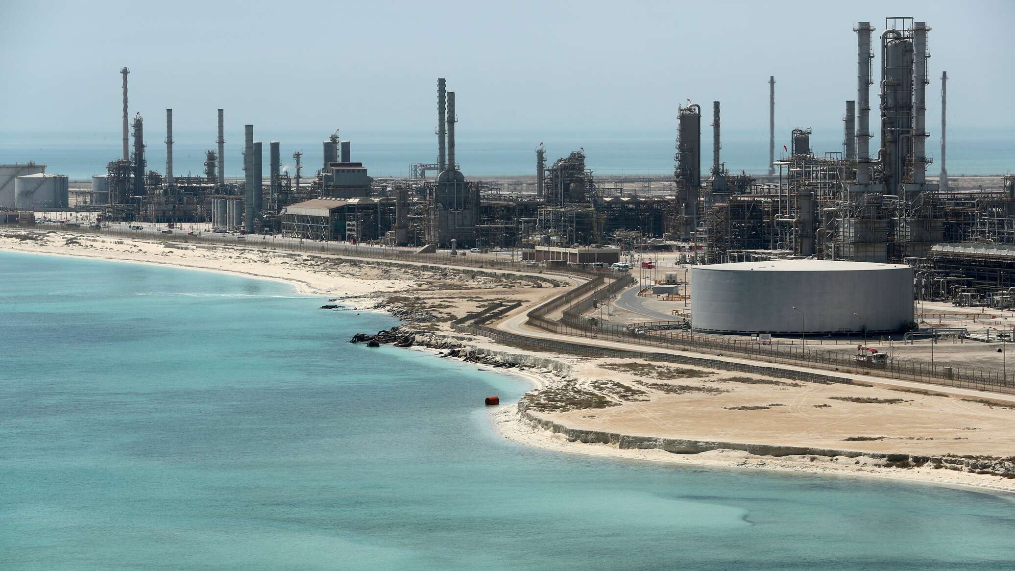 السعودية تعلن تمديد الخفض الطوعي لإنتاج النفط حتى نهاية مارس المقبل