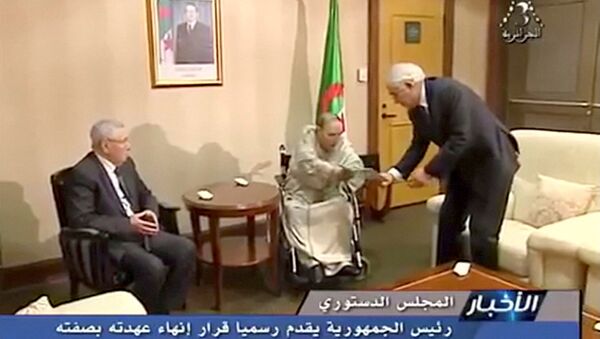الرئيس الجزائري عبد العزيز بوتفليقة يتقدم باستقالته إلى رئيس المجلس الدستوري ورئيس مجلس الأمة - سبوتنيك عربي
