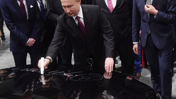 بوتين خلال افتتاحه مصنع مرسيدس في ضواحي موسكو - سبوتنيك عربي