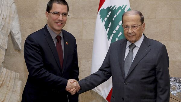 الرئيس اللبناني ميشال عون خلال استقباله لوزير الخارجية الفنزويلي - سبوتنيك عربي