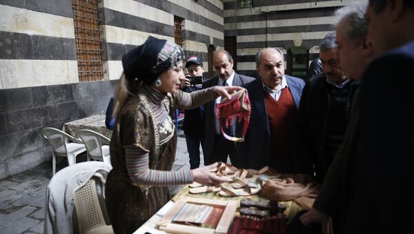 السوريون يحتفلون برأس السنة السورية 6769 - فعاليات مهرجان الخبز السوري في خان أسعد باشا بدمشق القديمة - سبوتنيك عربي