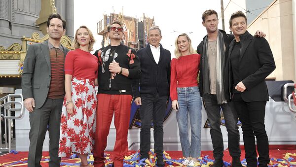 أبطال أفلام أفنجرز في منتجع ديزني لاند بكاليفورنيا، 5 نيسان/أبريل 2019 - سبوتنيك عربي