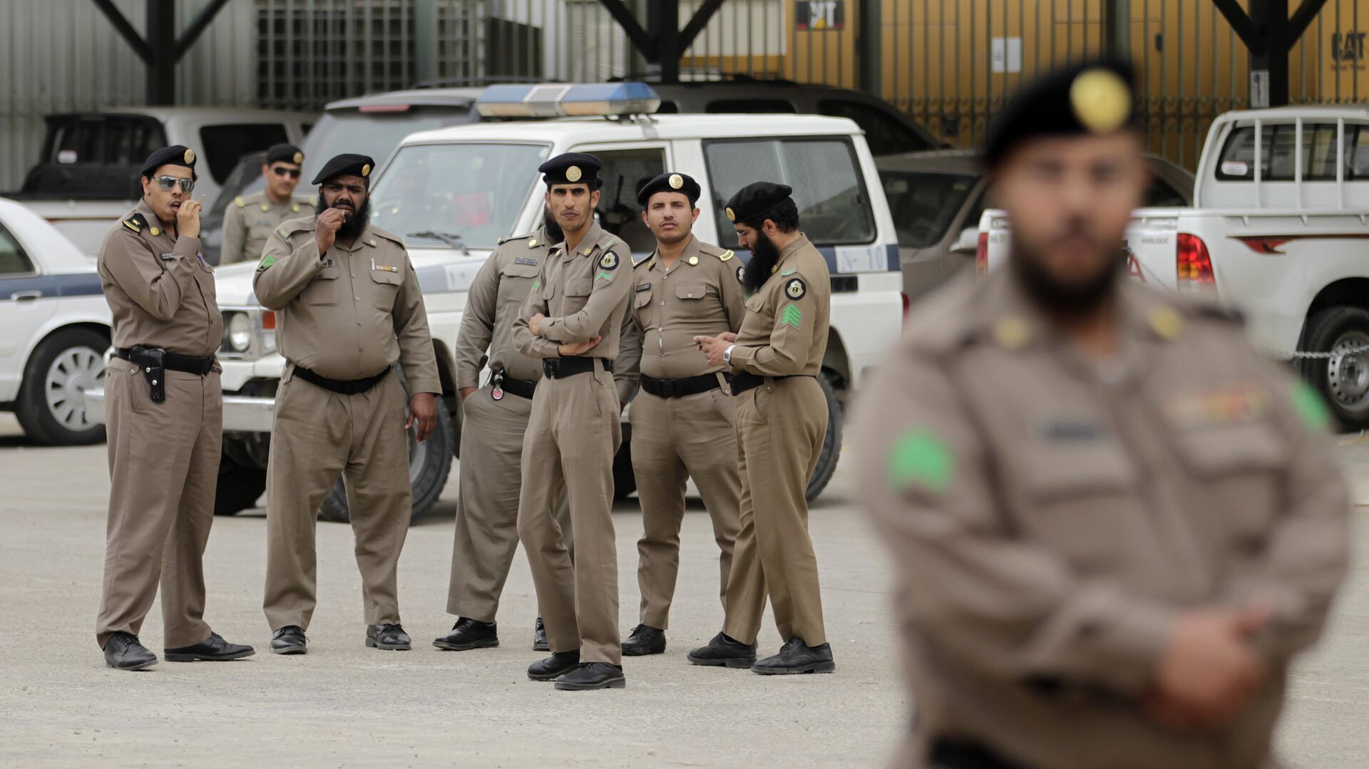 أفراد من الشرطة السعودية في الرياض - سبوتنيك عربي, 1920, 05.12.2021