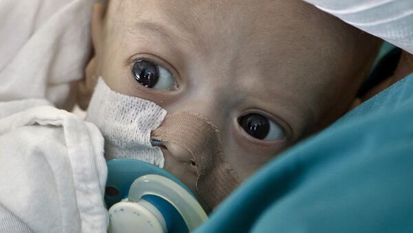 طفل في عناية بالمستشفى - سبوتنيك عربي