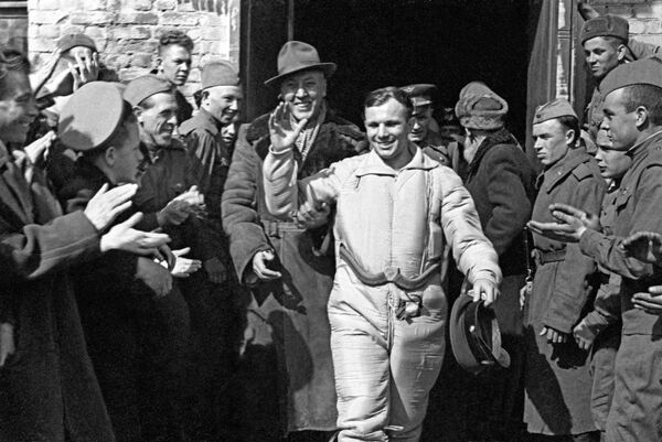 يوري غاغارين بعد عودته إلى الأرض، 12 أبريل/ نيسان 1961 - سبوتنيك عربي