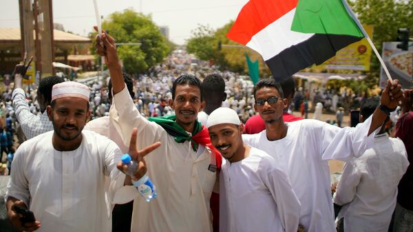 احتجاجات في السودان ترفض المجلس العسكري - سبوتنيك عربي