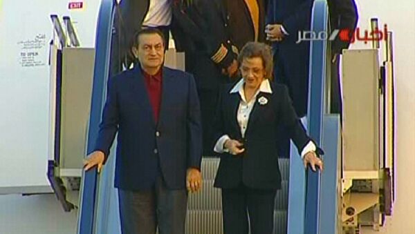 سوزان مبارك مع زوجها الرئيس المصري الأسبق حسني مبارك - سبوتنيك عربي