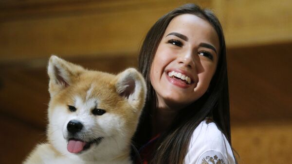 فتاة مع كلب - سبوتنيك عربي