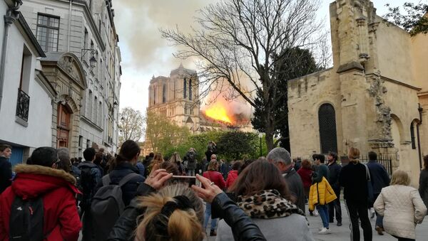 La cathédrale de Notre-Dame de Paris en proie aux flammes - سبوتنيك عربي