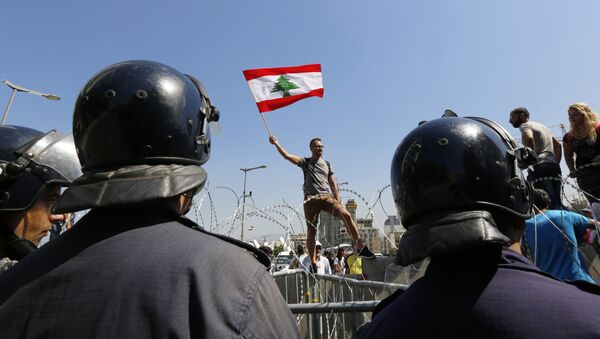 خلال المظاهرات في العاصمة بيروت - سبوتنيك عربي