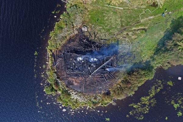 كاتدرائية الرقاد بعد حريق ضخم في كوندوبوغا في جزر الكوريل، 2018 - سبوتنيك عربي